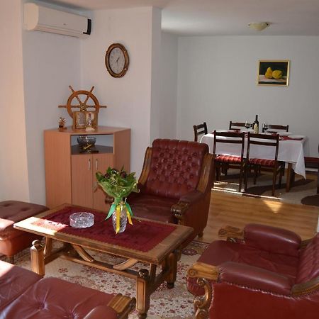 Apartments Dobrisa Котор Екстериор снимка