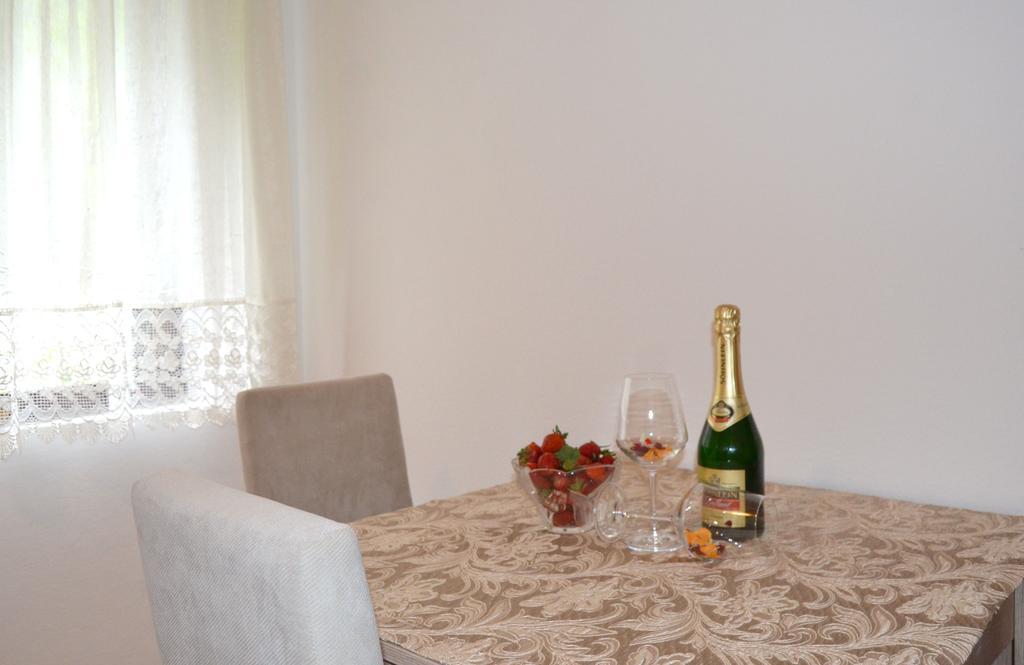 Apartments Dobrisa Котор Екстериор снимка